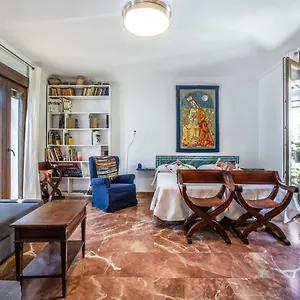 Apartamento Con Patio Cordobes En San Basilio & Parking Apartment